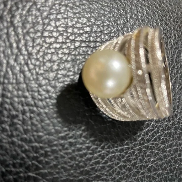 Pretty ring - Picture 2 of 4